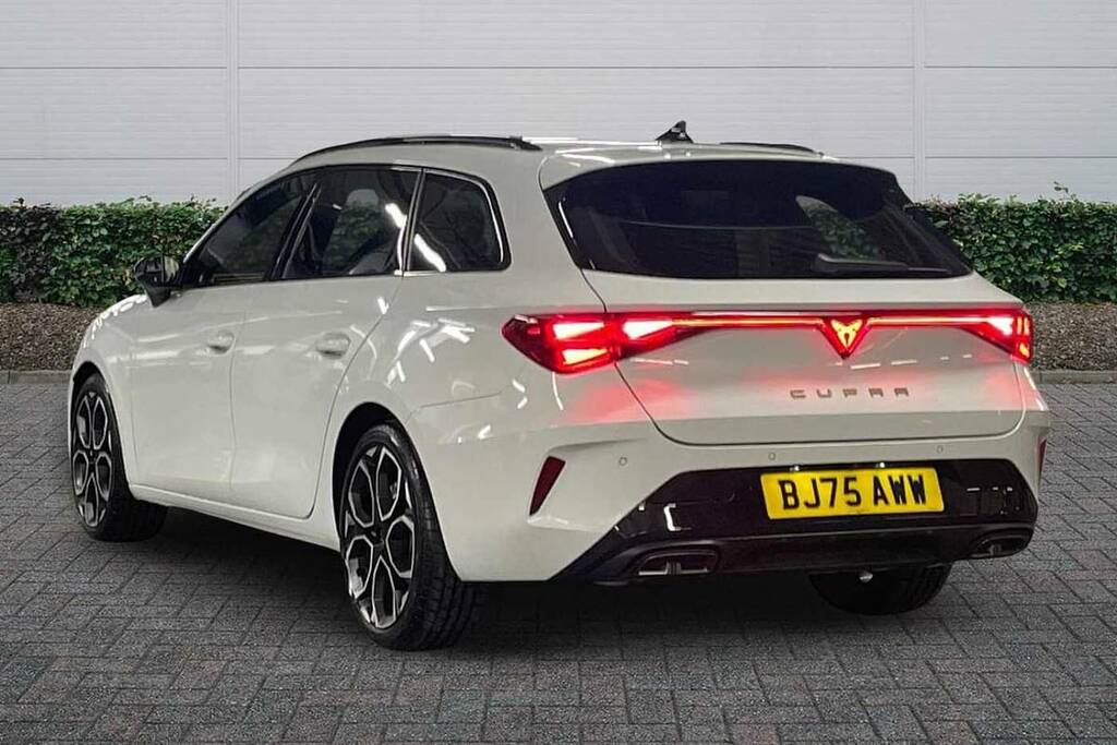 Cupra Leon 1.5 Etsi 150 V2 Dsg BJ75AWW White #3