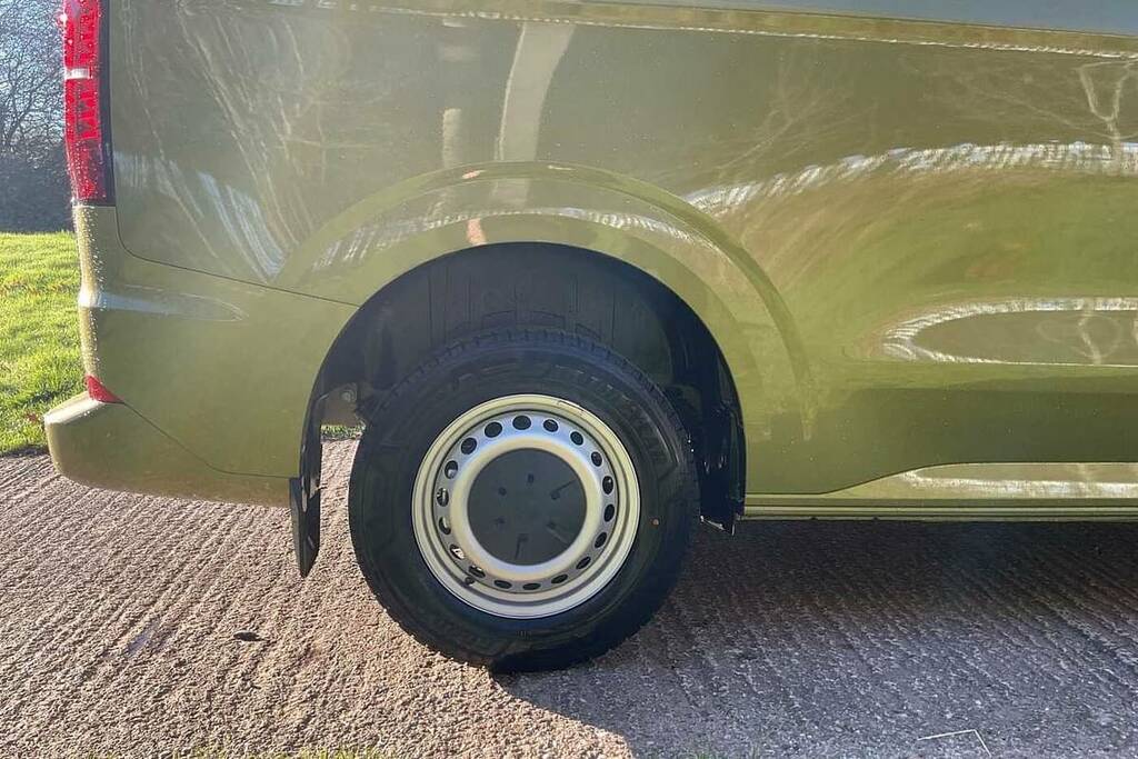 Volkswagen E-Transporter 100Kw 65Kwh Commerce Plus Van BD75ZGY Green #5