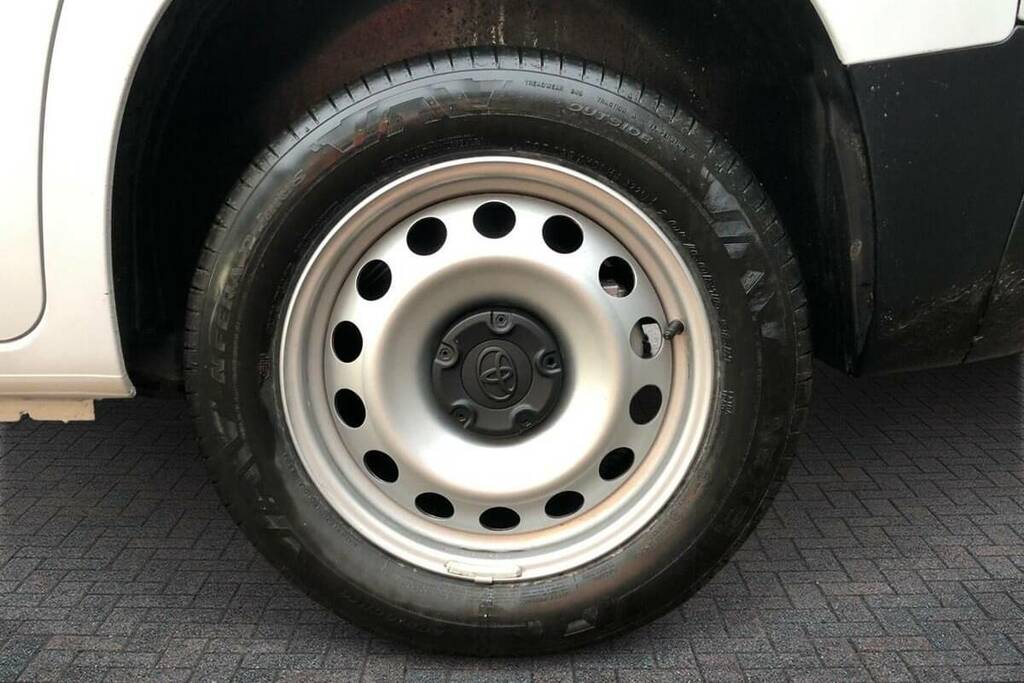 Toyota Proace City 1.5D 100 Active Van VK75SHV White #6
