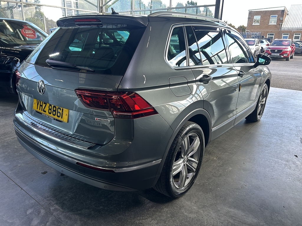 Volkswagen Tiguan 2.0 Tdi Sel Suv Dsg 4Motion Euro 6 Ss YHZ8861 Grey #4