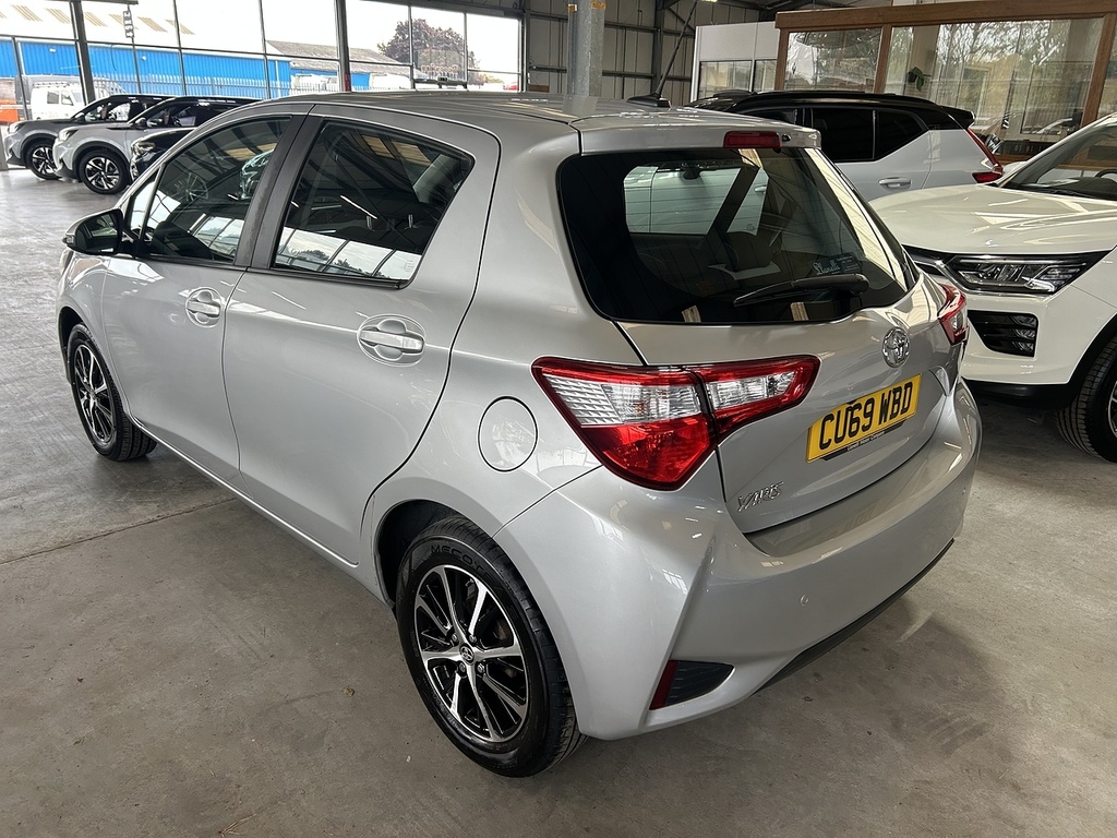 Toyota Yaris 1.5 Vvt-i Icon Tech Hatchback Eu CU69WBD Silver #5