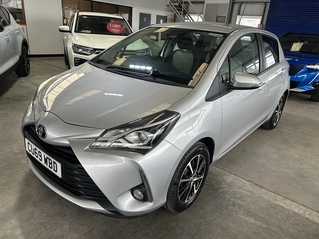 Toyota Yaris 1.5 Vvt-i Icon Tech Hatchback Eu CU69WBD Silver #2