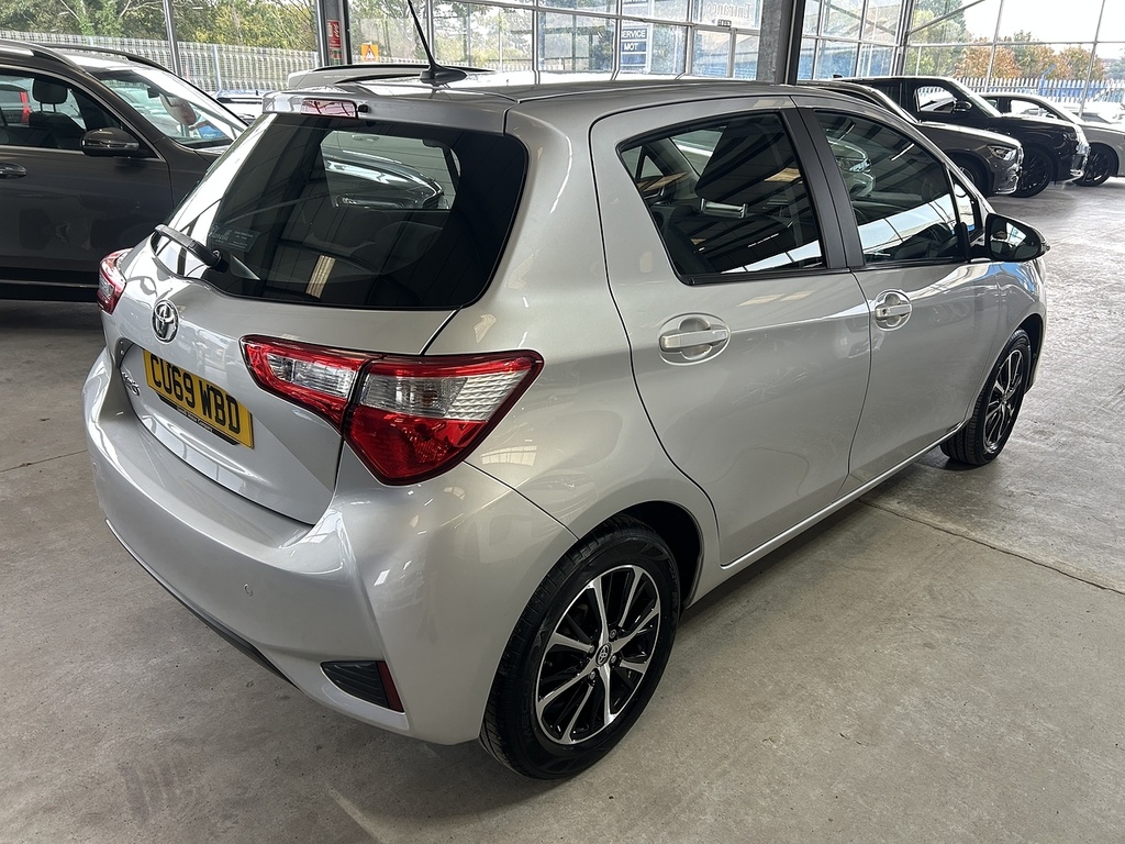 Toyota Yaris 1.5 Vvt-i Icon Tech Hatchback Eu CU69WBD Silver #4