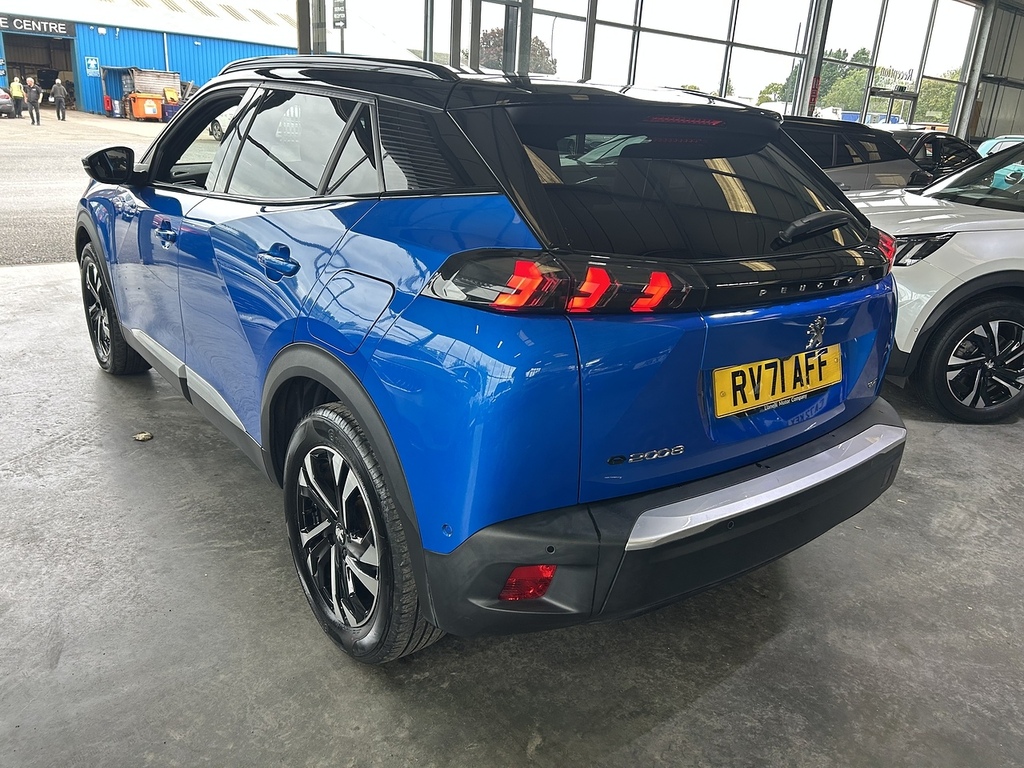 Peugeot e-2008 50Kwh Gt Suv 136 Ps RV71AFF Blue #5