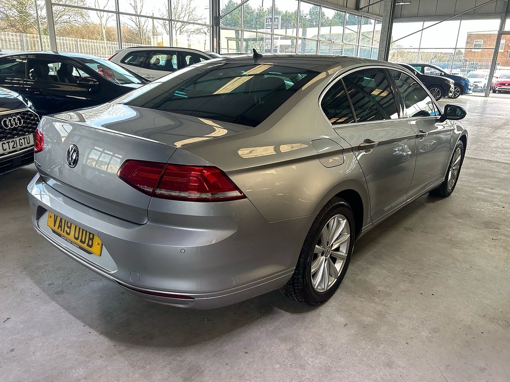 Volkswagen Passat 1.5 Tsi Evo Se Business Saloon Dsg Euro Silver #4