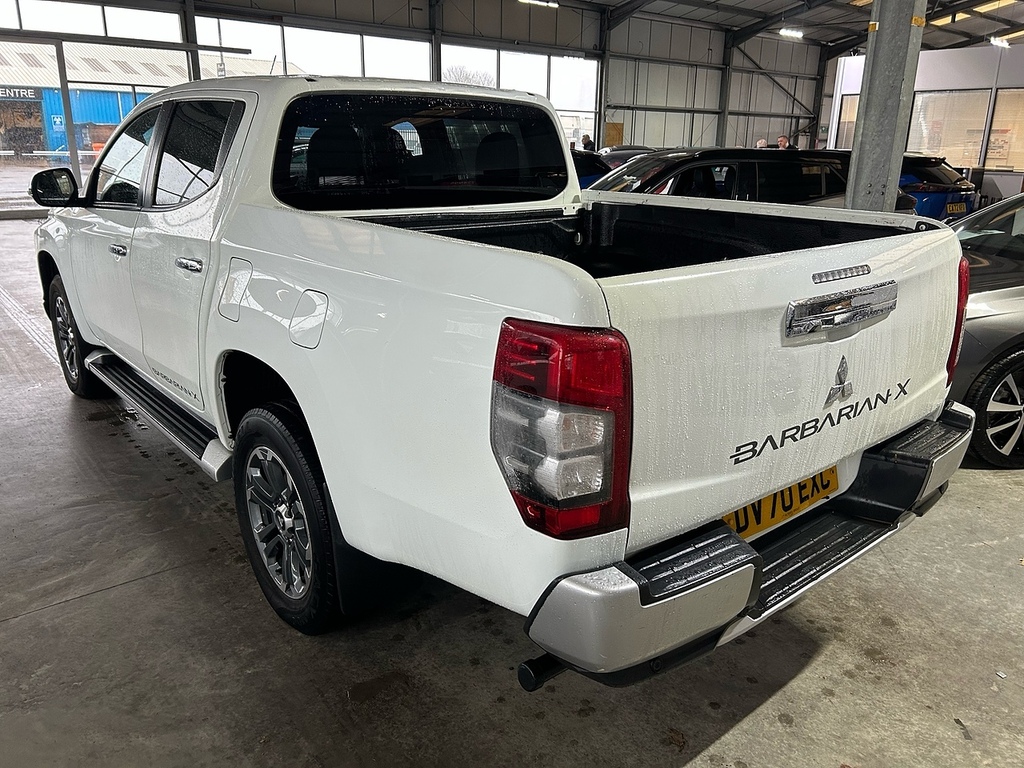 Mitsubishi L200 2.2 Di-d Dc Barbarian X Pickup Double Cab Dies DV70EXC White #5