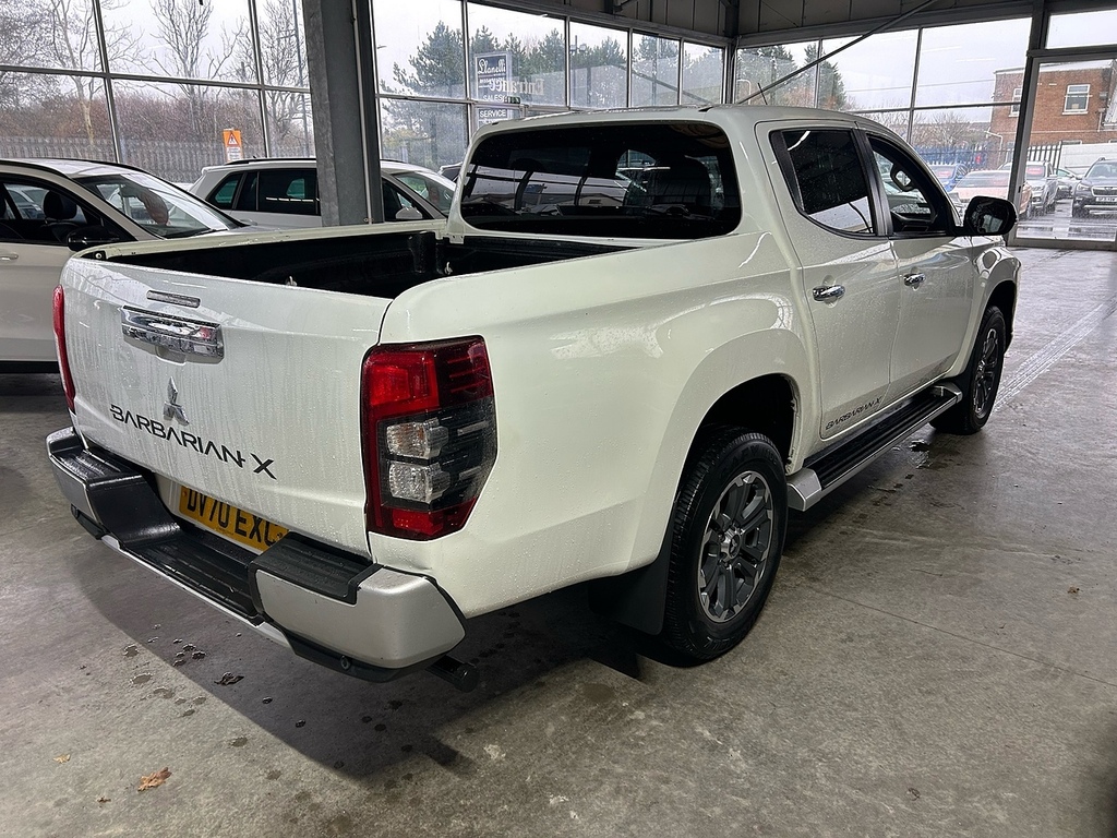 Mitsubishi L200 2.2 Di-d Dc Barbarian X Pickup Double Cab Dies DV70EXC White #4