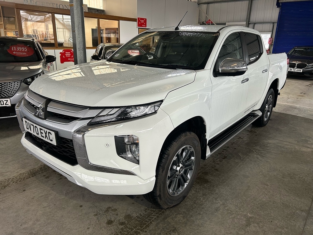 Mitsubishi L200 2.2 Di-d Dc Barbarian X Pickup Double Cab Dies DV70EXC White #2