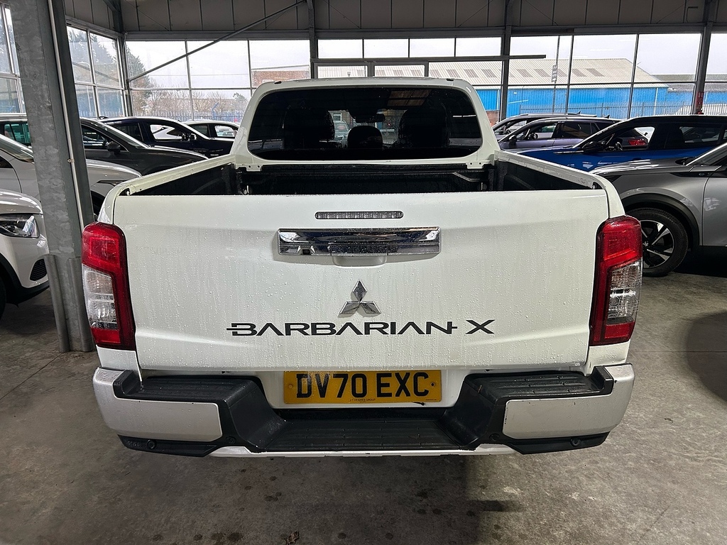 Mitsubishi L200 2.2 Di-d Dc Barbarian X Pickup Double Cab Dies DV70EXC White #6