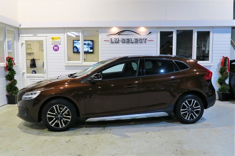 Volvo V40 Cross Country D2 Cross Country Nav Brown