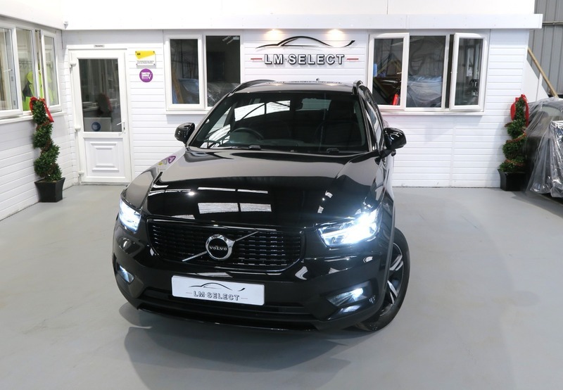 Volvo XC40 B4 R-design 195 KP70JJV Black #2