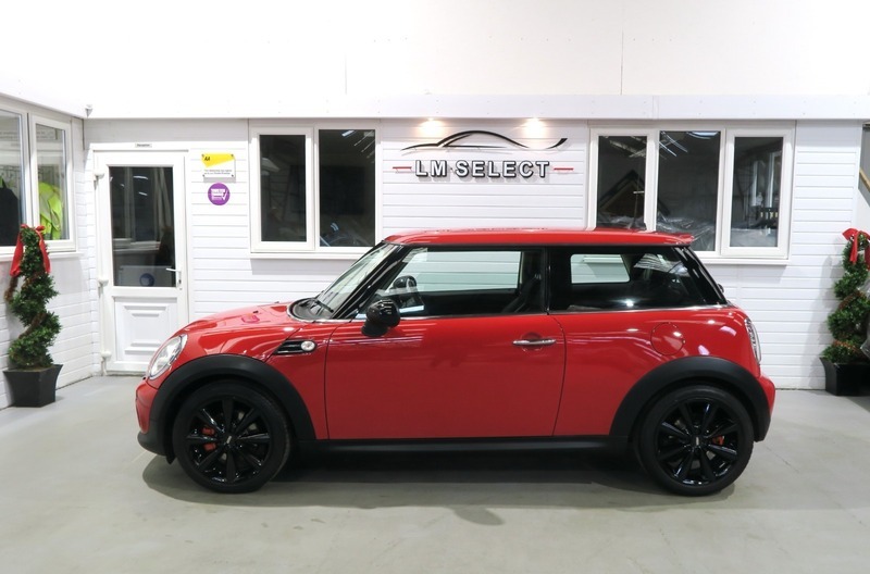 Mini Hatch 125 Red