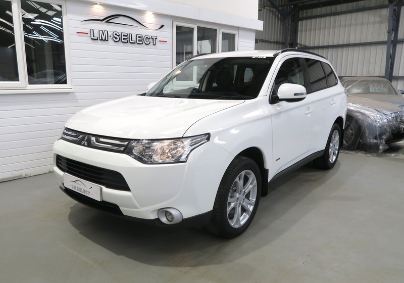 Mitsubishi Outlander Di-d Gx 3 150 White #6