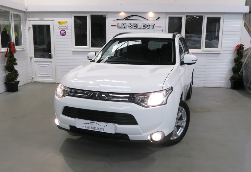Mitsubishi Outlander Di-d Gx 3 150 White #3