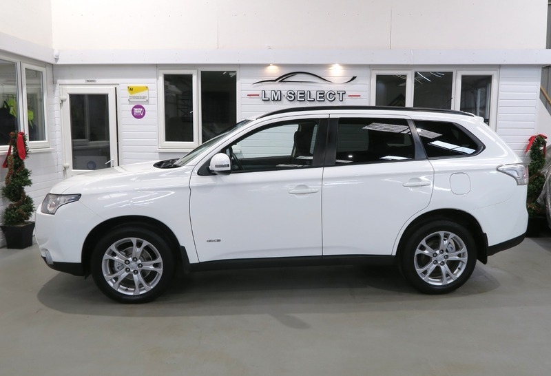 Mitsubishi Outlander Di-d Gx 3 150 White