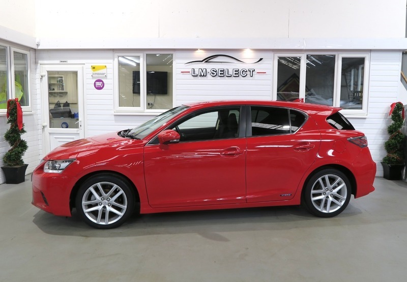 Lexus CT Advance 135 Red
