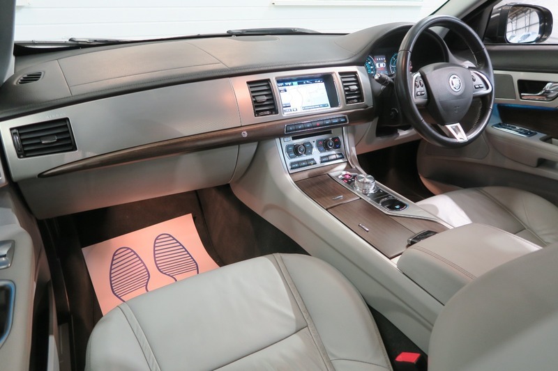 Jaguar XF D Luxury 163 Grey