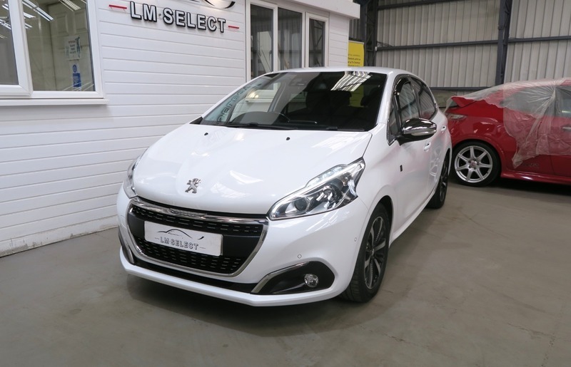 Peugeot 208 Bluehdi S S Tech FM19CKE White #3