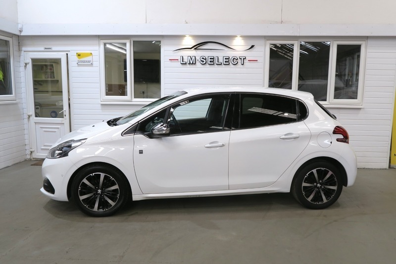 Peugeot 208 Bluehdi S S Tech White
