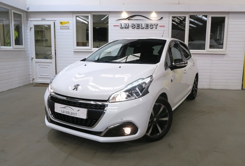 Peugeot 208 Bluehdi S S Tech FM19CKE White #2