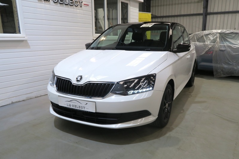 Skoda Fabia Colour Edition Tsi 90 YH16UVV White #4