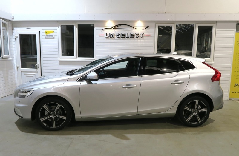 Volvo V40 D2 R-design 120 Silver