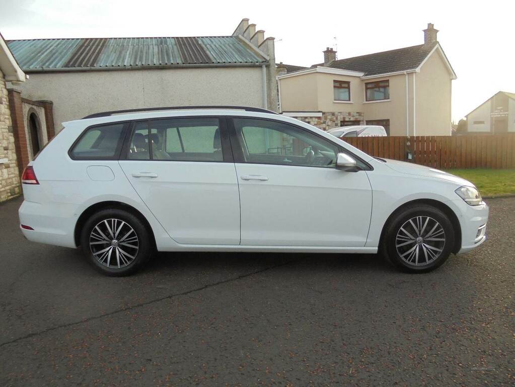 Volkswagen Golf 1.6 Tdi Se Nav WP68GYD White #2