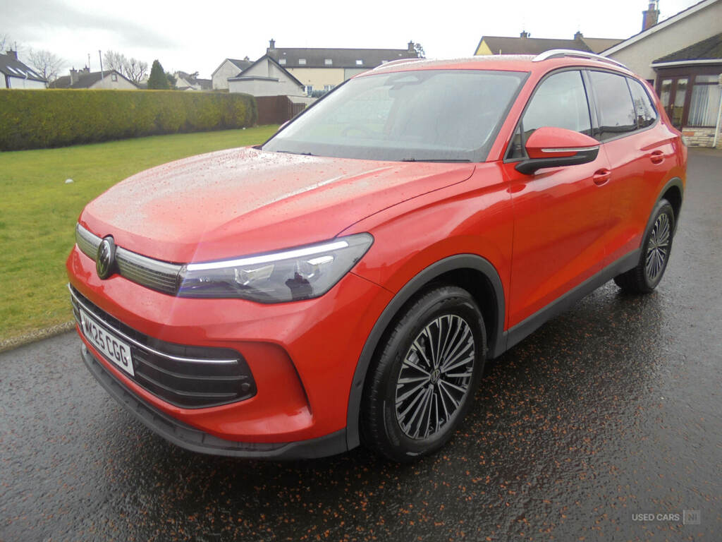 Volkswagen Tiguan 2.0 Tdi Match Dsg MK25CGG Red #4