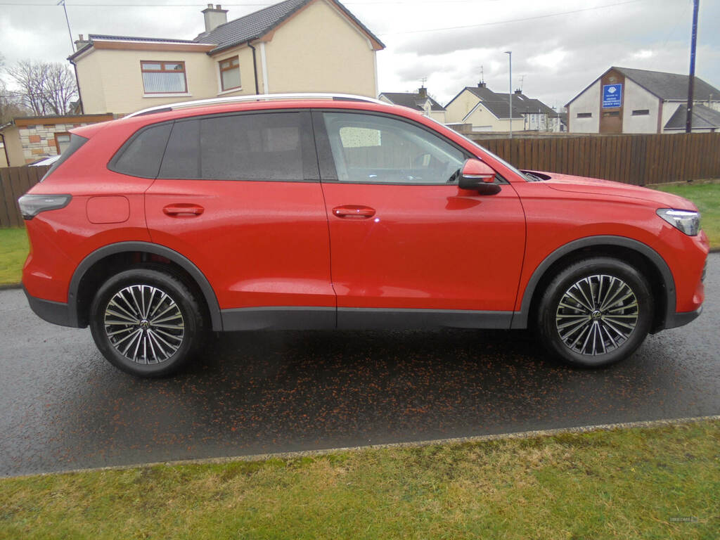 Volkswagen Tiguan 2.0 Tdi Match Dsg MK25CGG Red #2