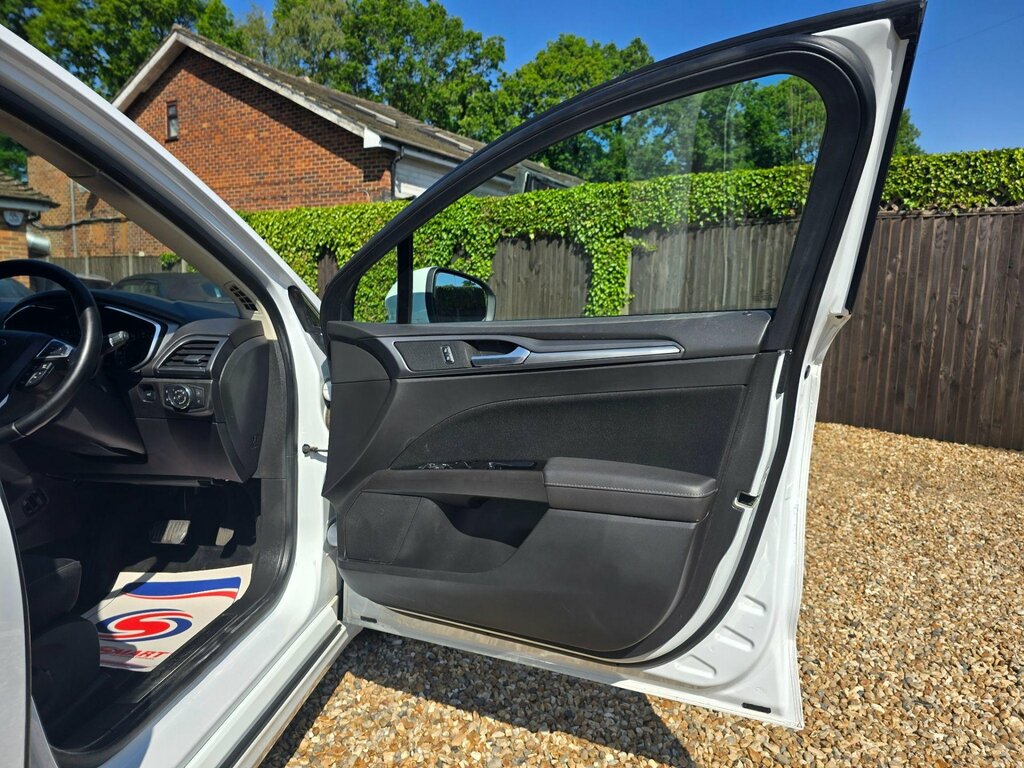 Ford Mondeo 2.0T Ecoboost Titanium Euro 6 Ss White #6