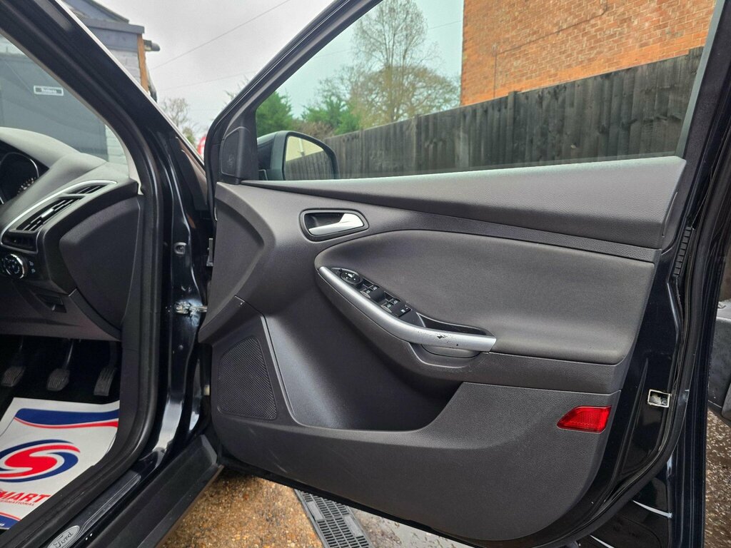Ford Focus 1.6T Ecoboost Titanium Euro 5 Ss OE61OBB Black #6