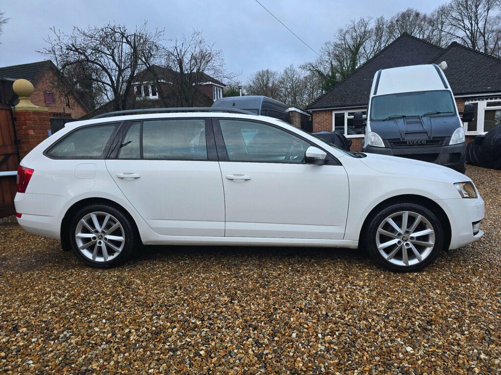 Skoda Octavia 1.6 Tdi Elegance Dsg Euro 5 Ss White #2