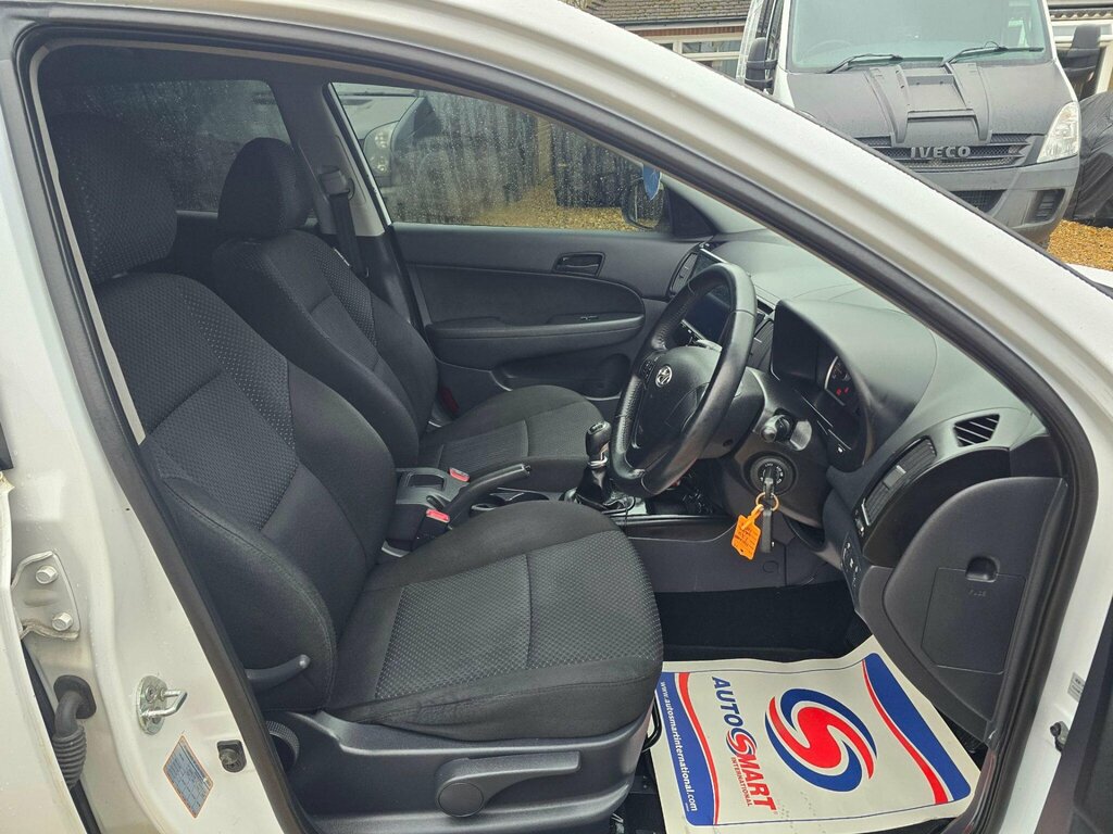 Hyundai I30 1.4 Comfort Euro 5 White #6
