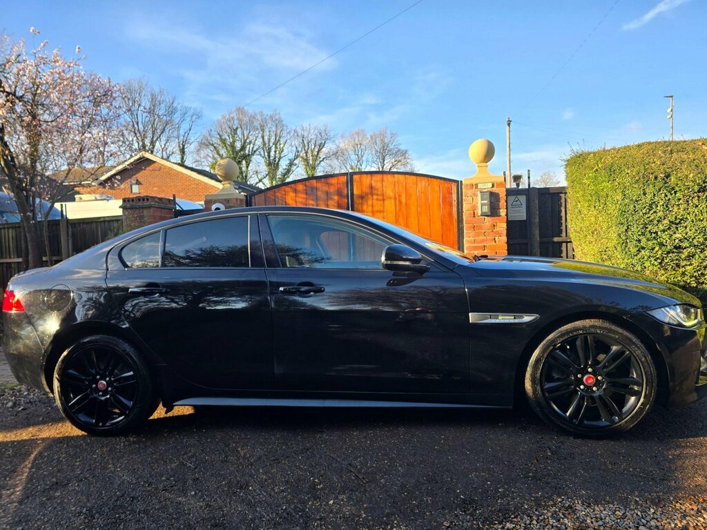 Jaguar XE 2.0D R-sport Euro 6 Ss FN17UDW Black #2