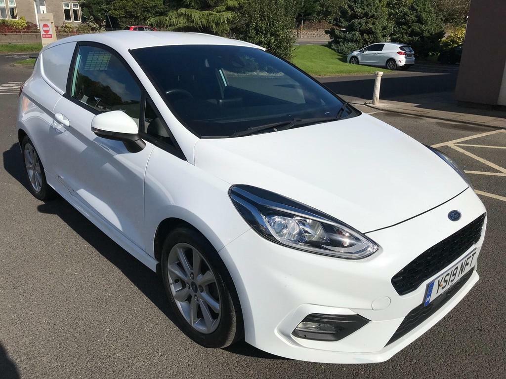 Ford Fiesta Van 1.5 Tdci Sport Euro 6 S S White