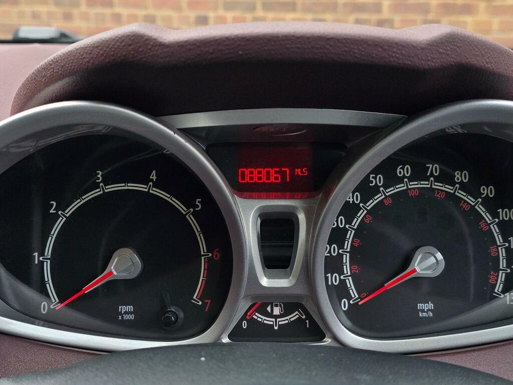 Ford Fiesta Hatchback 1.4 Titanium 2010 RK60TVM Red #4