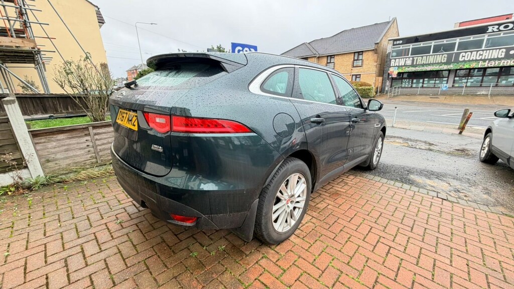Jaguar F-Pace 2.0 P250i Portfolio DX67MKZ Green #4