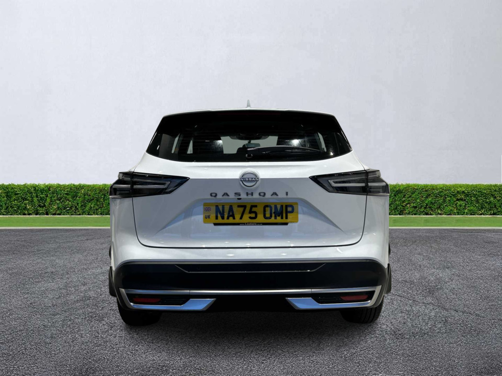 Nissan Qashqai 1.3 Dig-t Mh Acenta Premium NA75OMP White #4