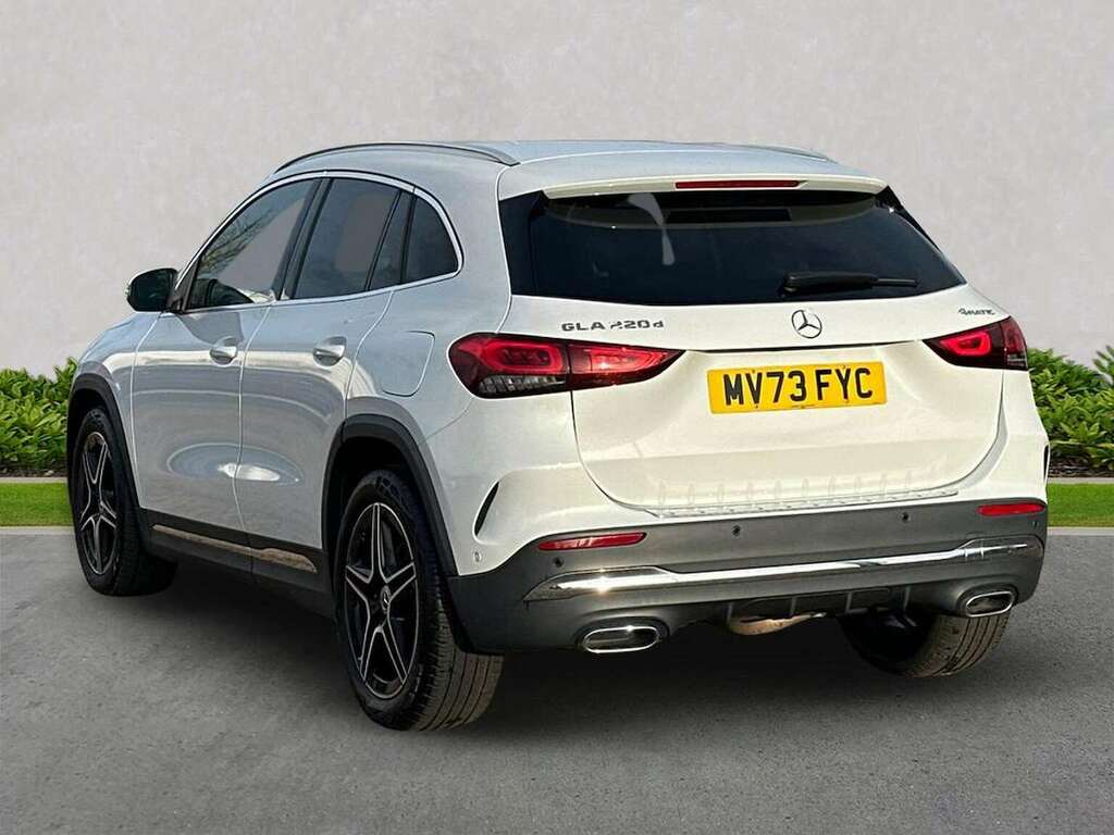 Mercedes-Benz GLA Class Gla 220D 4Matic Amg Line Executive MV73FYC White #2