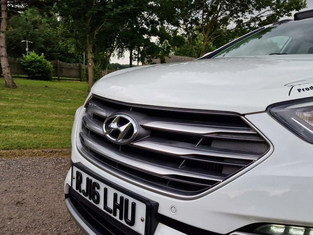Hyundai Santa Fe 2 2 Crdi Blue Drive Premium Se 4Wd Euro 6 S S White #3