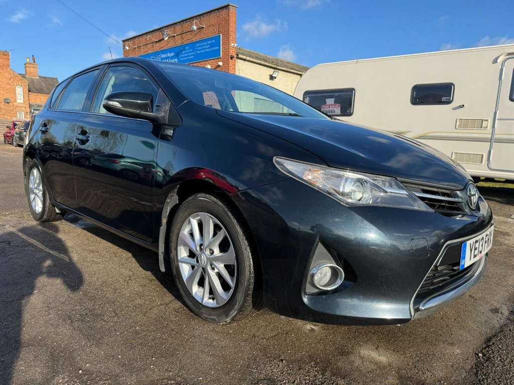 Toyota Auris 1.6L Icon Grey