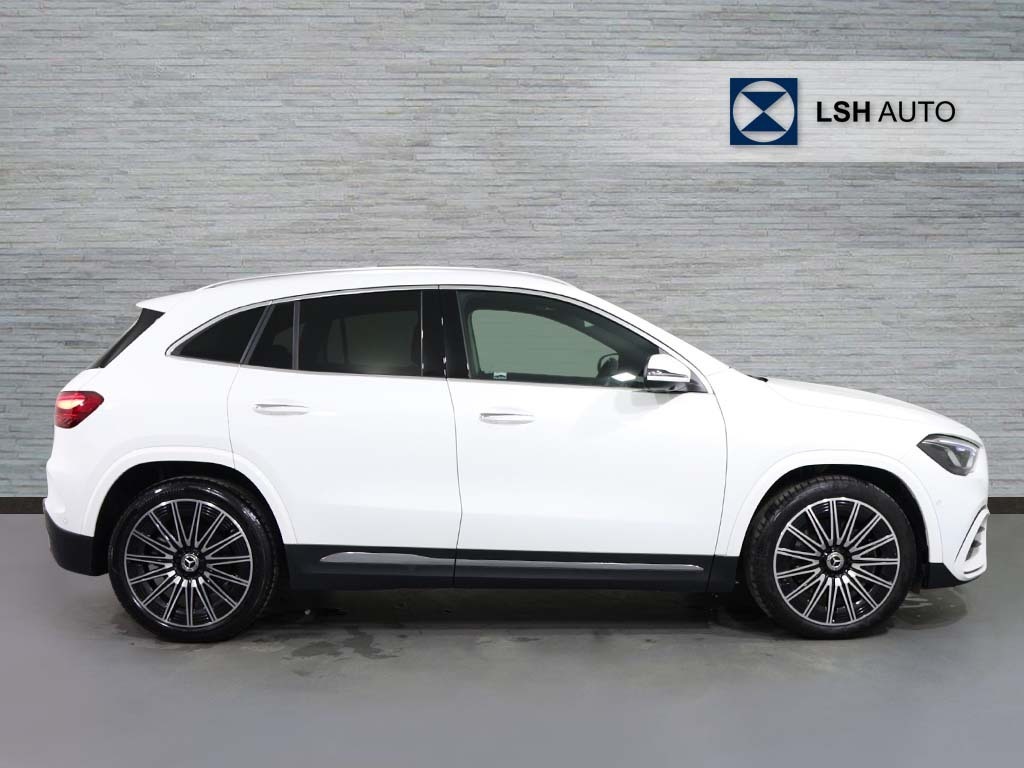 Mercedes-Benz GLA Class Gla 220D 4Matic Amg Line Premium Plus KR74SFX White #3