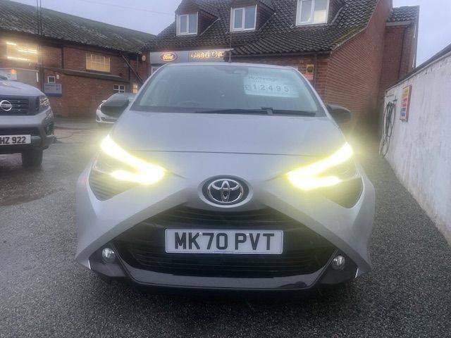 Toyota Aygo 1.0 Vvt-i X-trend Tss X-shift - 2020 70 MK70PVT Silver #2