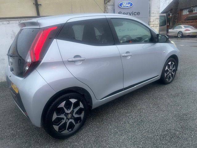 Toyota Aygo 1.0 Vvt-i X-trend Tss X-shift - 2020 70 MK70PVT Silver #4
