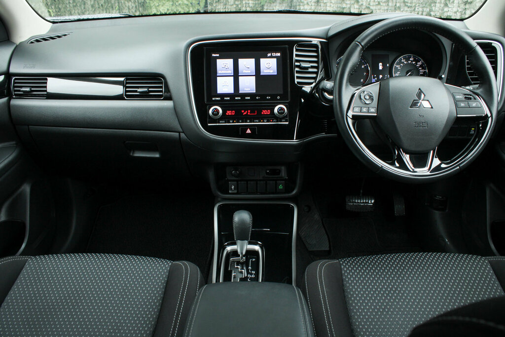 Mitsubishi Outlander Black SY70BVP #2