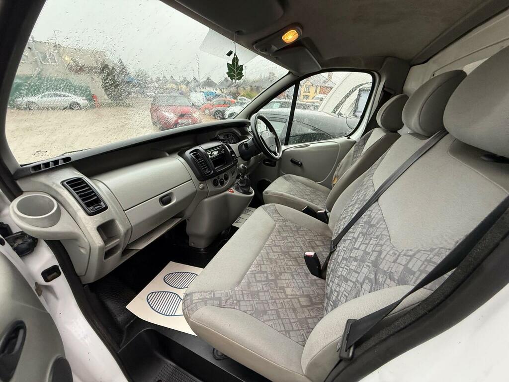 Renault Trafic Classhas-text-weight-normal Has-text-tertiary Silver #3