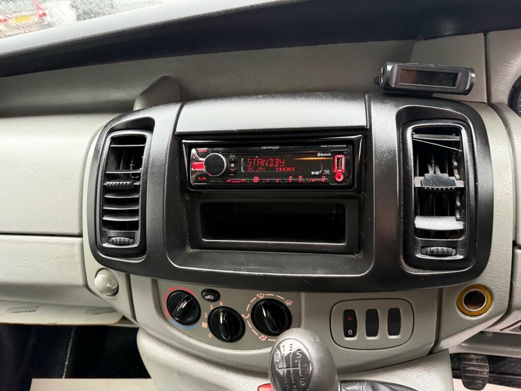 Renault Trafic Classhas-text-weight-normal Has-text-tertiary Silver #10
