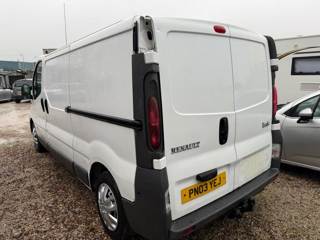 Renault Trafic Classhas-text-weight-normal Has-text-tertiary Silver #5