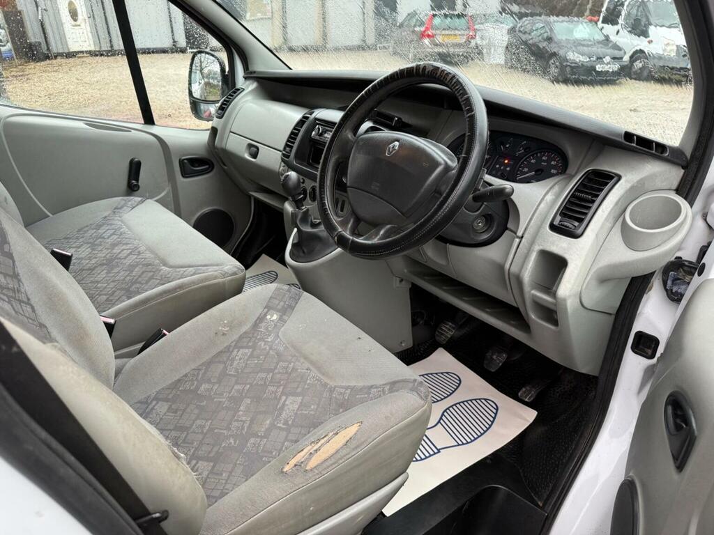 Renault Trafic Classhas-text-weight-normal Has-text-tertiary Silver #2
