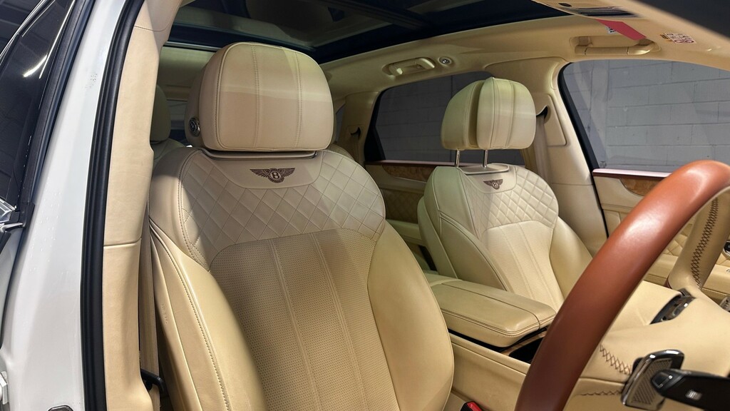 Bentley Bentayga Suv 6.0 W12 201616 White #2